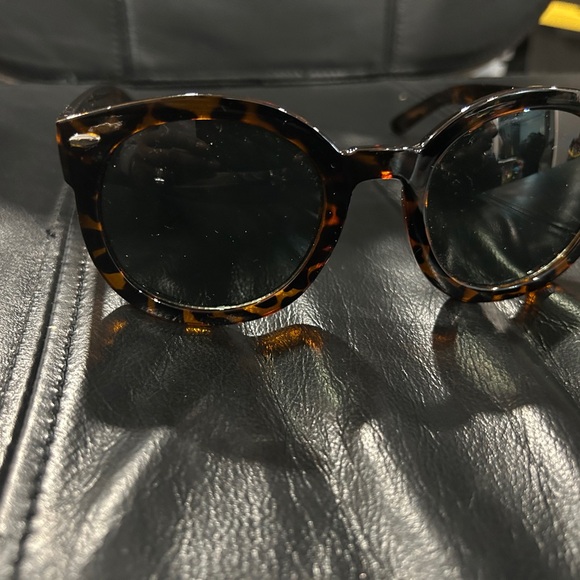 ZeroUV Tortoise Shell Cat-Eye Sunglasses - Picture 9 of 10